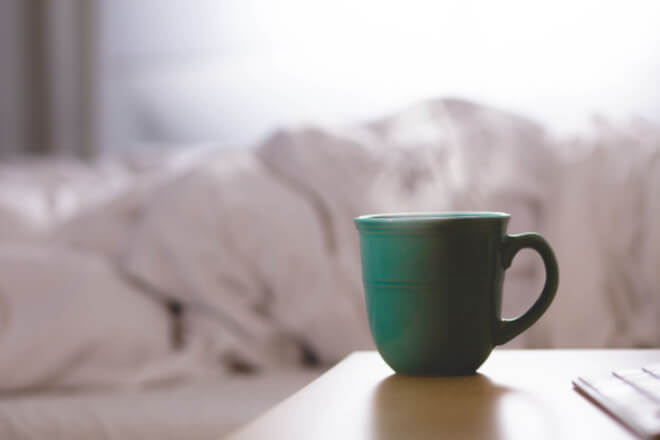 Caffeine against healthy sleep: discover valuable alternatives for better sleep! 
